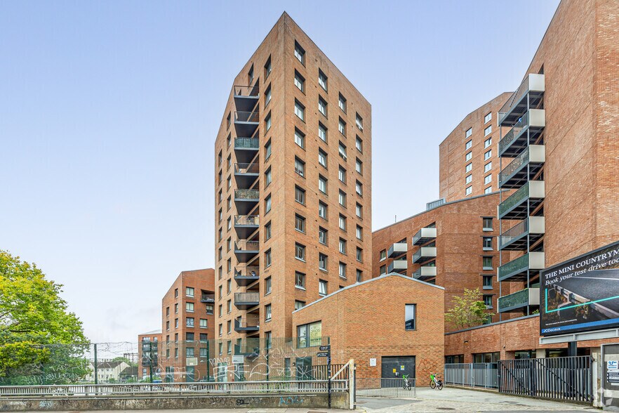 18 Gillender St, Londres à vendre - Photo de l’immeuble – Image 2 sur 4