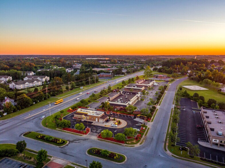 3805 Tinsley Dr, High Point, NC à louer - Photo de l’immeuble – Image 2 sur 3