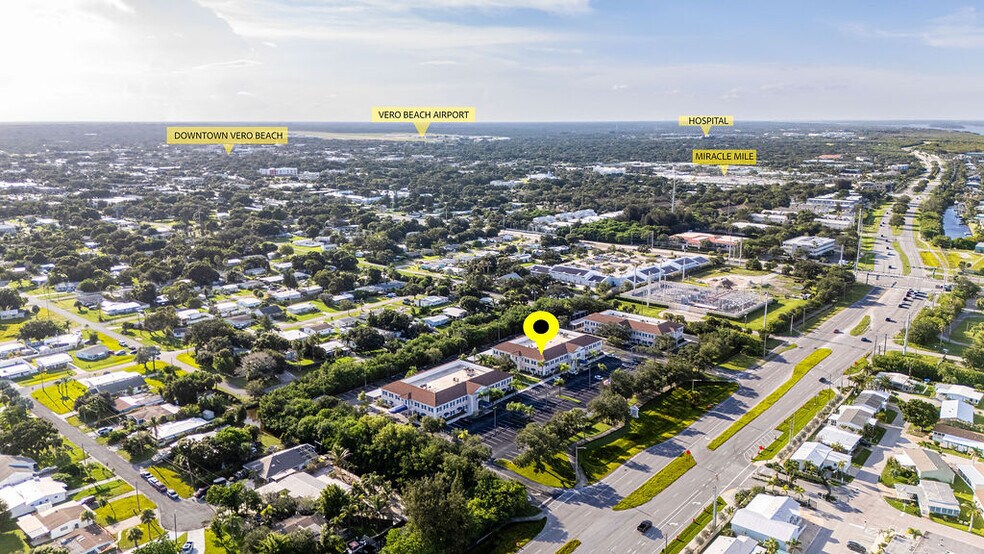 1555 Indian River Blvd, Vero Beach, FL à louer - Photo de l’immeuble – Image 3 sur 45