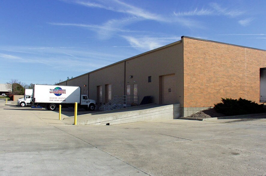 1445 Jamike Ave, Erlanger, KY à louer - Photo de l’immeuble – Image 2 sur 3