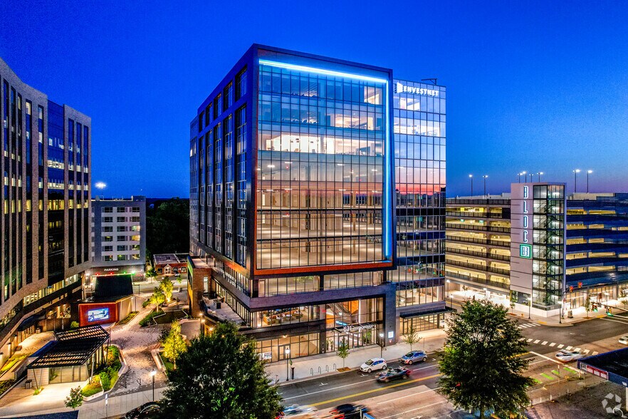 621 Hillsborough St, Raleigh, NC à louer - Photo principale – Image 1 sur 22
