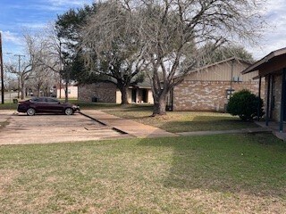 449 Fink St, Yoakum, TX à vendre - Photo de l’immeuble – Image 3 sur 5
