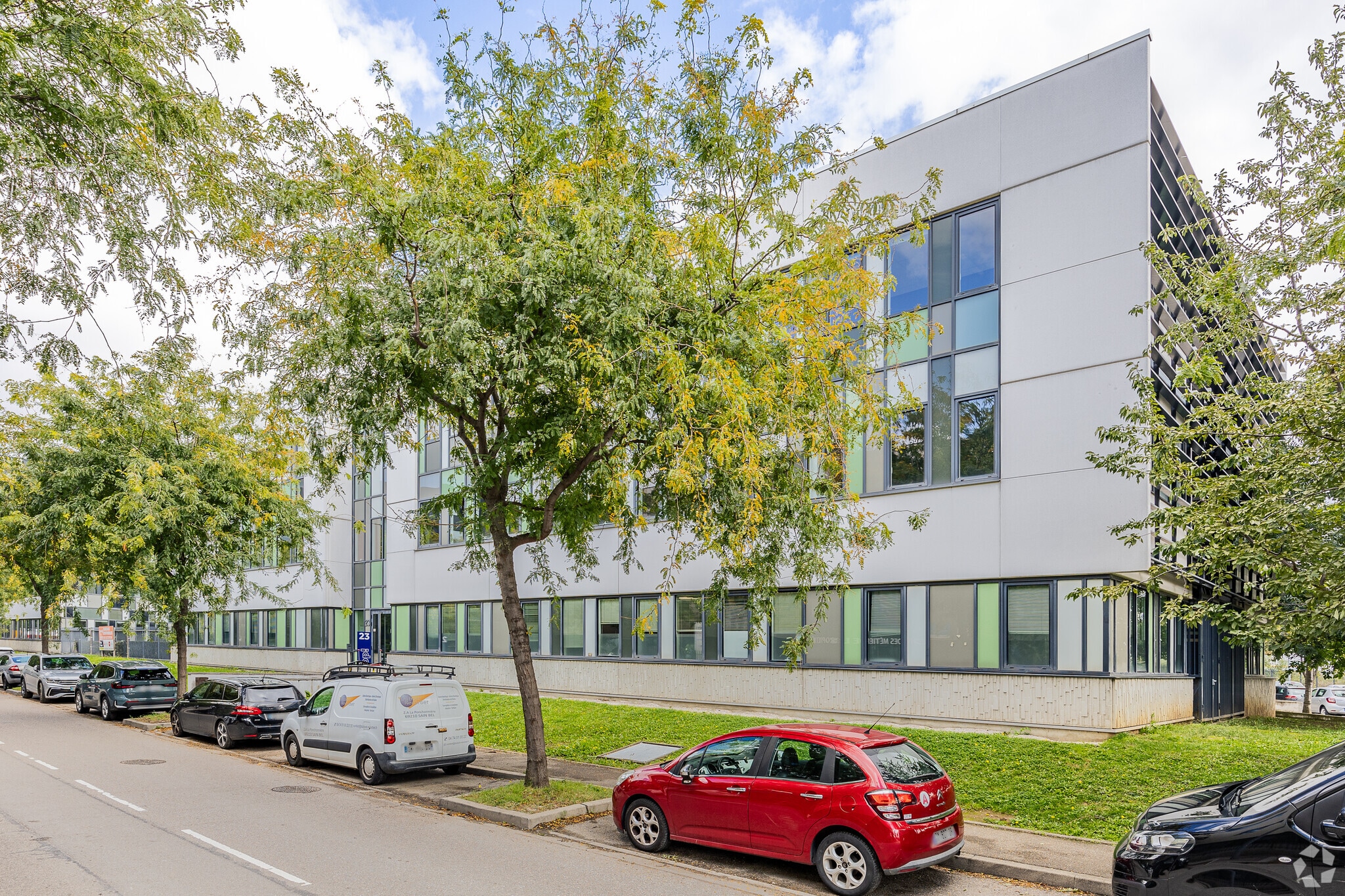 23 Rue Pierre Gilles De Gennes, Lyon à louer Photo principale– Image 1 sur 4