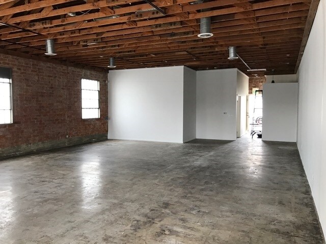 236 S Robertson Blvd, Beverly Hills, CA à louer - Photo de l’immeuble – Image 3 sur 11