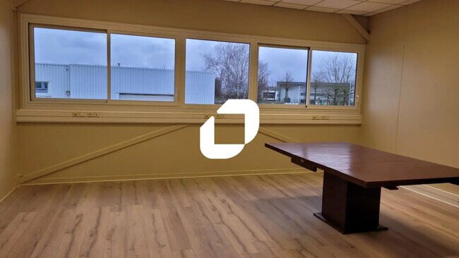 Plus de détails pour Bureau, Local d'activités à louer