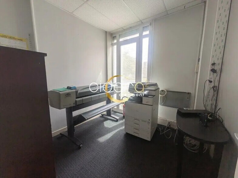 Bureau dans Clermont-Ferrand à louer - Photo de l’immeuble – Image 2 sur 3