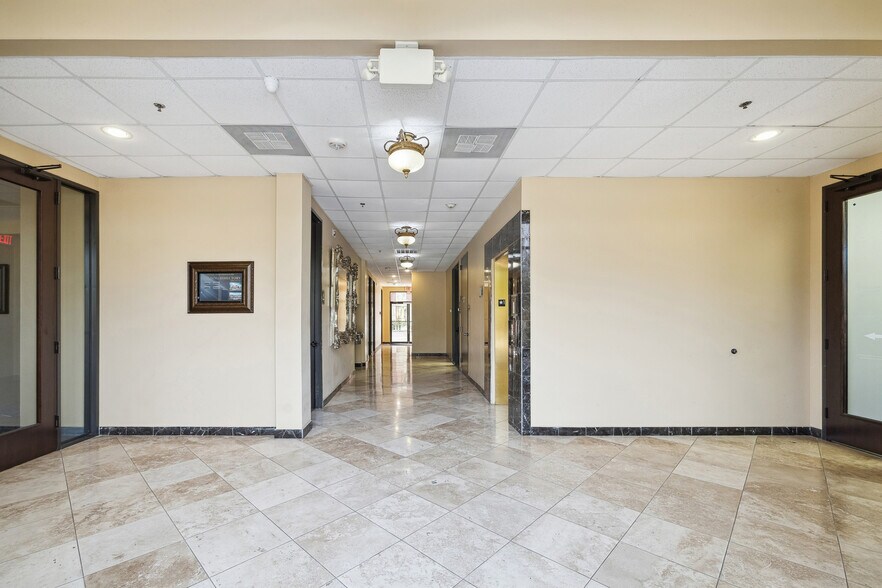 52 Sugar Creek Center Blvd, Sugar Land, TX à vendre - Photo intérieure – Image 2 sur 12
