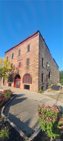 613 Main St, Medina, NY à vendre - Photo de l’immeuble – Image 3 sur 5