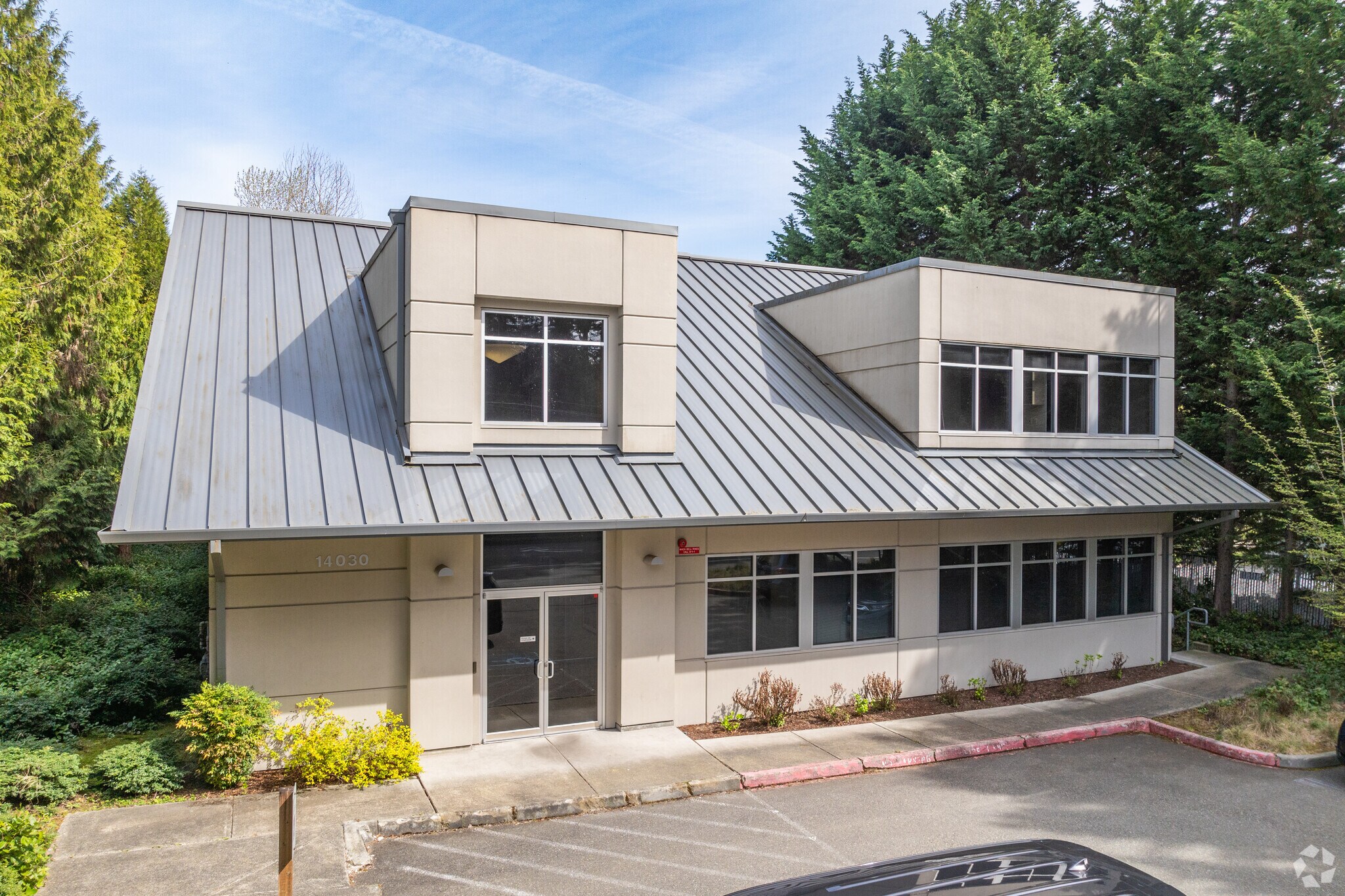 14030 NE 24th St, Bellevue, WA à louer Photo de l’immeuble– Image 1 sur 9