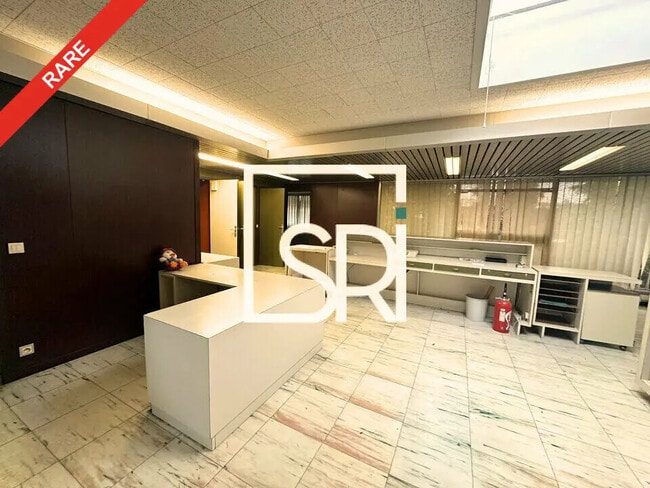 Plus de détails pour Local commercial à louer