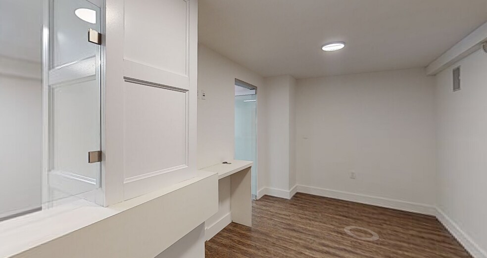 330 W 58th St, New York, NY à louer - Numérisation 3D Matterport – Image 2 sur 16