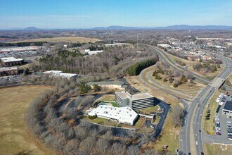 5790 University Pky, Winston-Salem, NC - Vue aérienne vue de carte - Image1