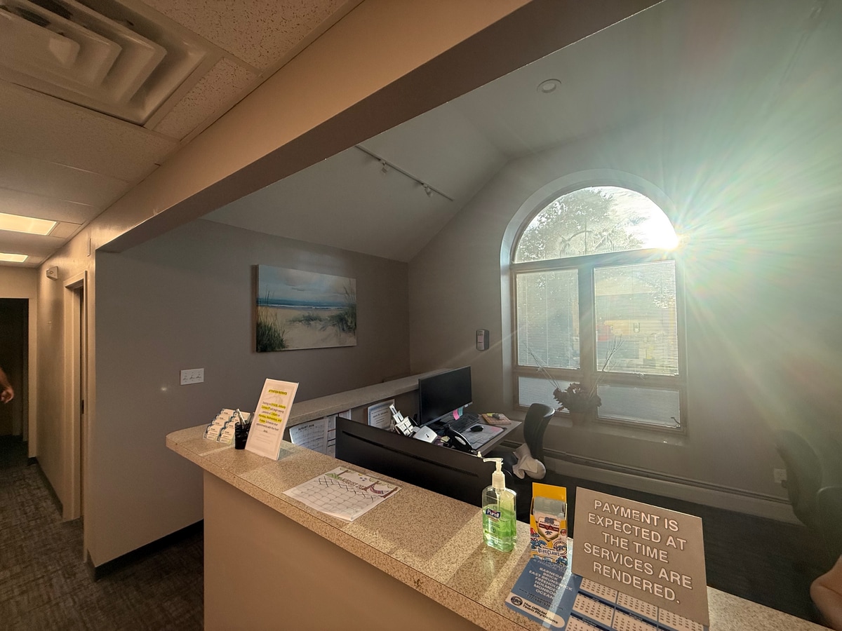 222 Schanck Rd, Freehold, NJ 07728 - Lot 301 - - Photo intérieure - Image 1 of 5