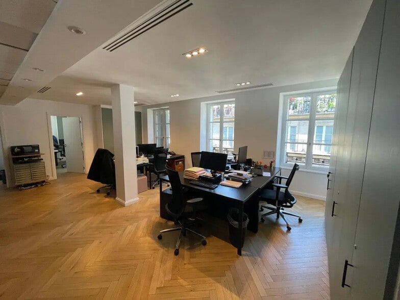 21 Place De La Madeleine, Paris à louer - Photo de l’immeuble – Image 3 sur 20