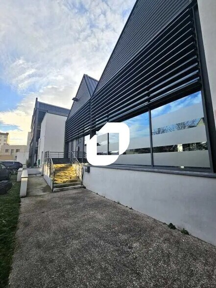 Bureau dans Lyon à louer - Photo de l’immeuble – Image 1 sur 9
