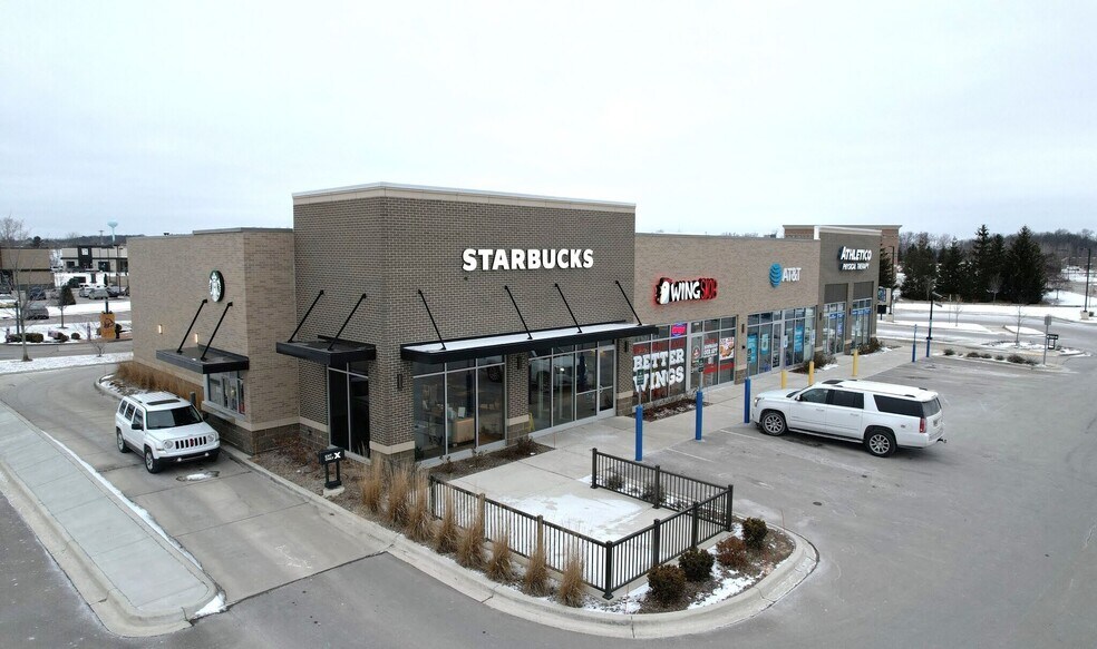 10560-10590 Hartland Square Dr, Hartland, MI à louer - Photo de l’immeuble – Image 2 sur 3