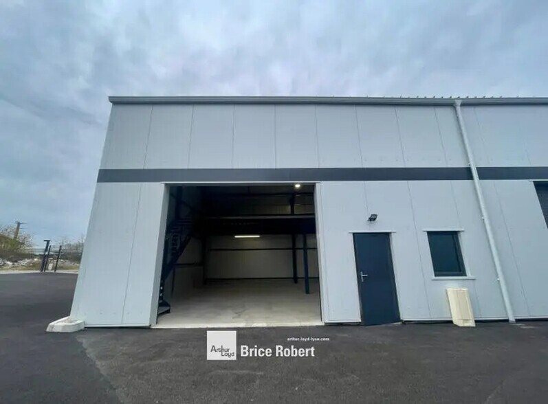 Local d’activités dans Chavanoz à louer - Photo de l’immeuble – Image 1 sur 6