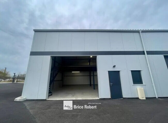 Plus de détails pour Local d'activités à louer