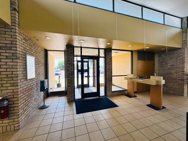 5510 W Saginaw Hwy, Lansing, MI à vendre - Photo de l’immeuble – Image 3 sur 10