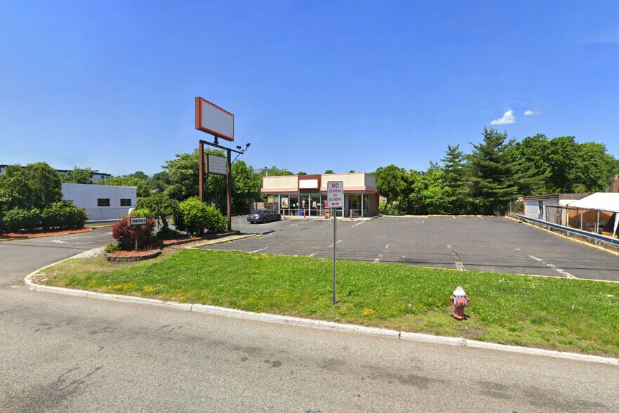 343 State Route 17, Hasbrouck Heights, NJ à vendre - Photo de l’immeuble – Image 3 sur 31