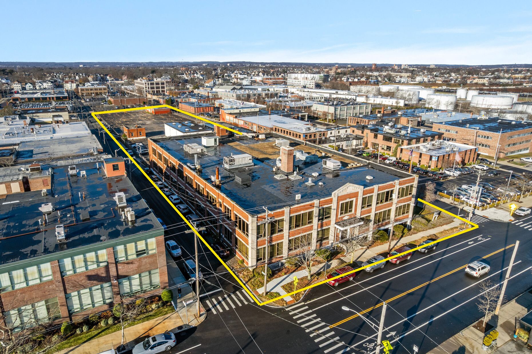 735 Allens Ave, Providence, RI à vendre Photo principale– Image 1 sur 46