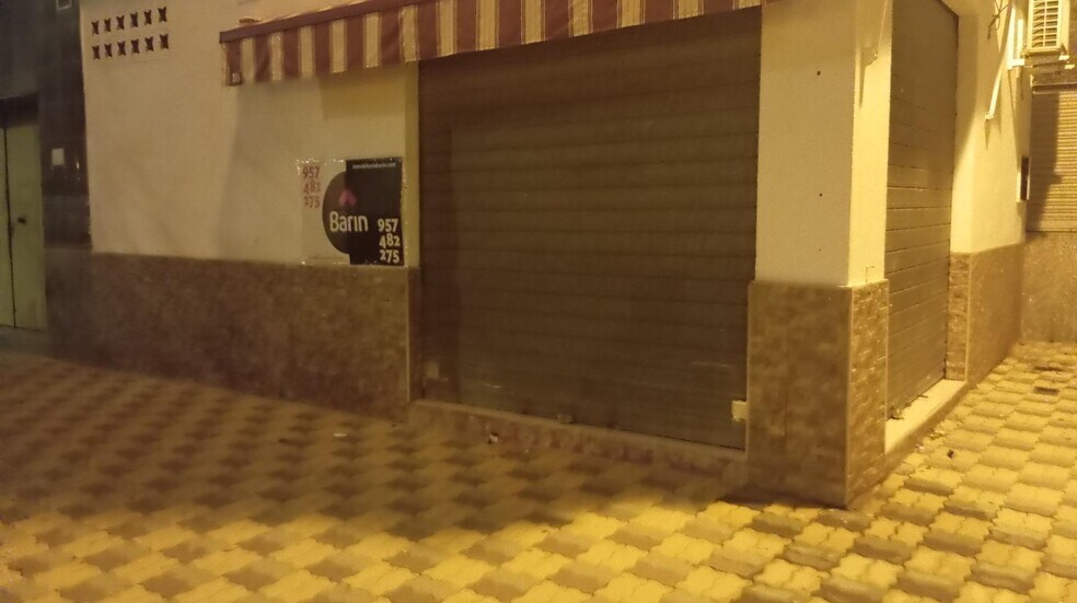 Local commercial dans Córdoba, Córdoba à louer - Photo de l’immeuble – Image 2 sur 11