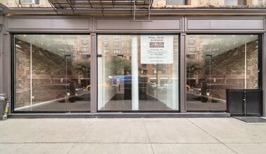 228 8th Ave, New York, NY à louer Photo de l’immeuble– Image 1 sur 4
