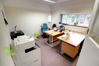 6 Paddockhall Rd, Haywards Heath à louer Photo intérieure– Image 1 sur 3