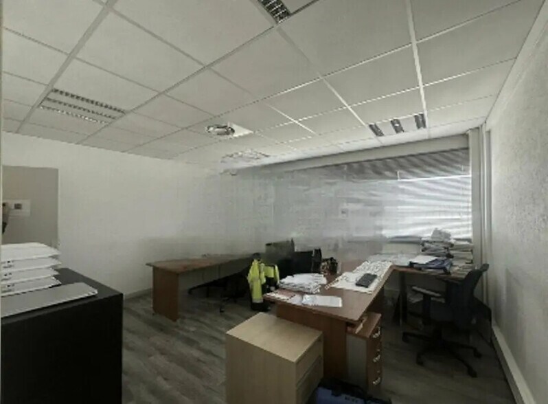 Bureau dans Chassieu à louer - Photo de l’immeuble – Image 3 sur 5