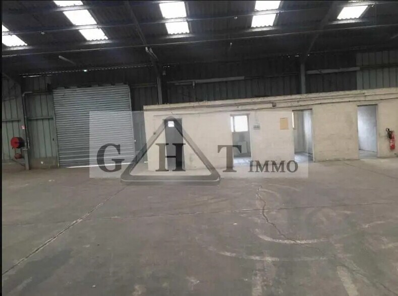 Industriel/Logistique dans Servon à louer - Photo de l’immeuble – Image 2 sur 3