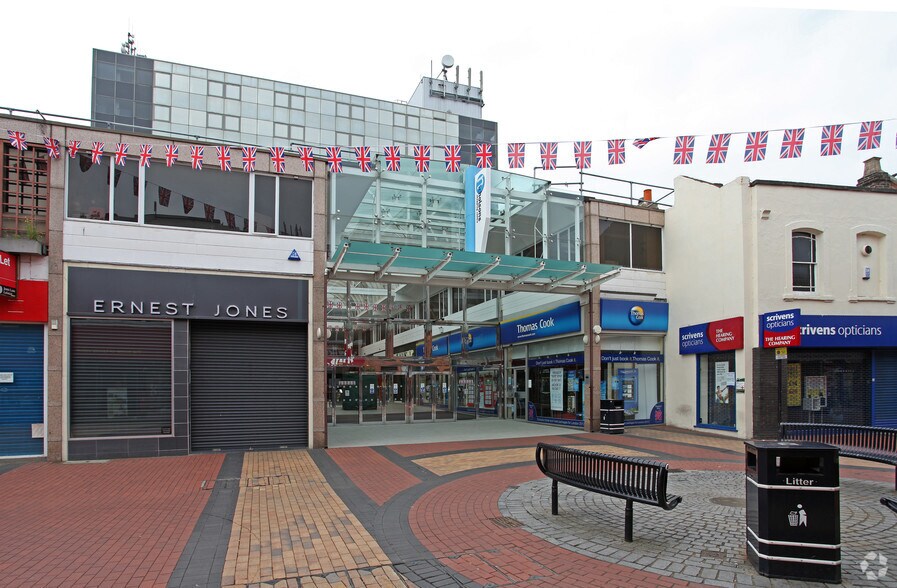 Nicholsons Walk, Maidenhead à louer - Photo principale – Image 1 sur 12