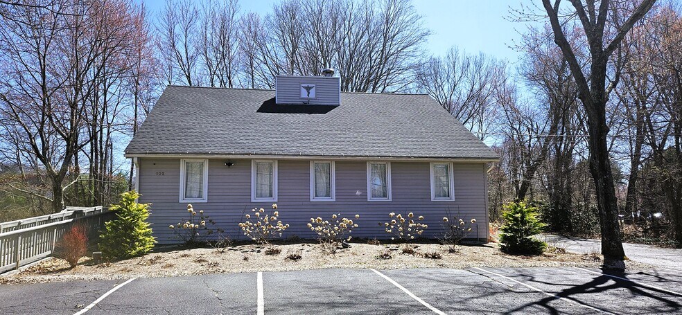 102 Hopmeadow St, Weatogue, CT à vendre - Photo principale – Image 1 sur 8