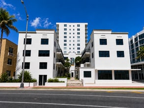 2814 Collins Ave, Miami Beach, FL à louer Photo intérieure– Image 1 sur 10