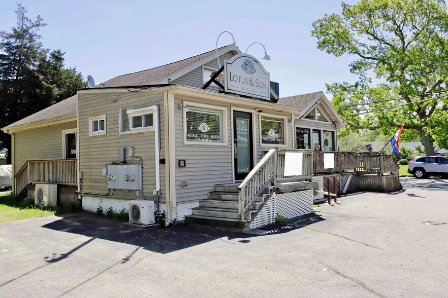 379-381 Sconticut Neck Rd, Fairhaven, MA à vendre - Photo de l’immeuble – Image 3 sur 42