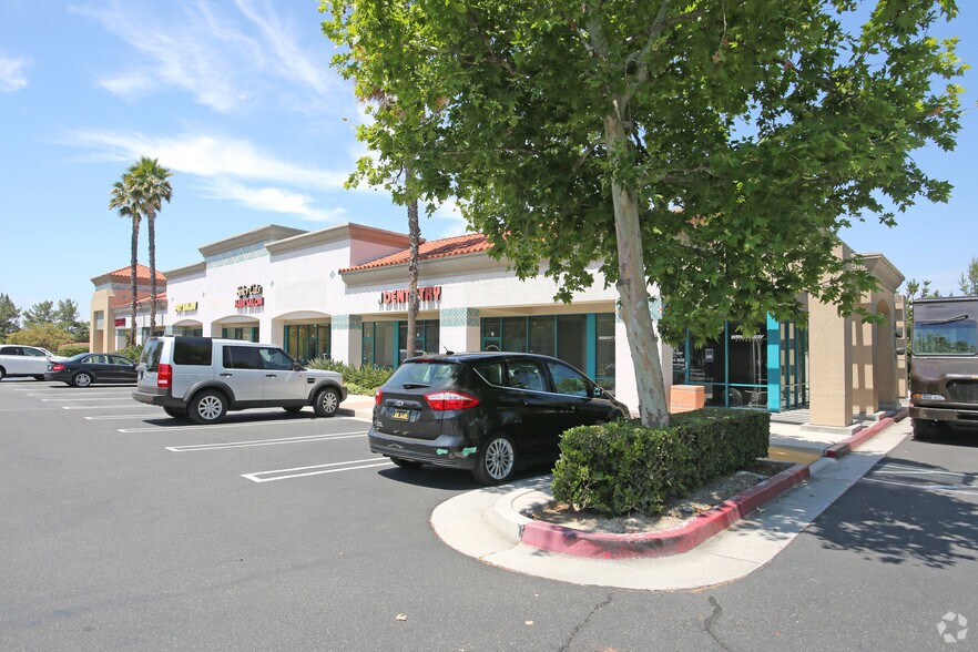 28715 Los Alisos Blvd, Mission Viejo, CA à vendre - Photo de l’immeuble – Image 2 sur 2