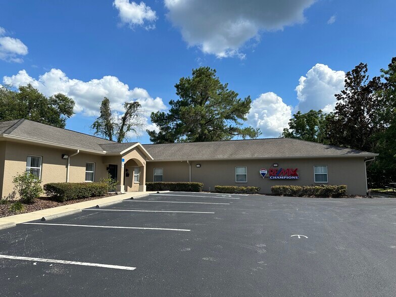 957 S Lois Ter, Inverness, FL à louer - Photo de l’immeuble – Image 1 sur 12