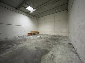 Local d'activités dans Pierrefitte-sur-Seine à vendre Photo intérieure– Image 1 sur 4