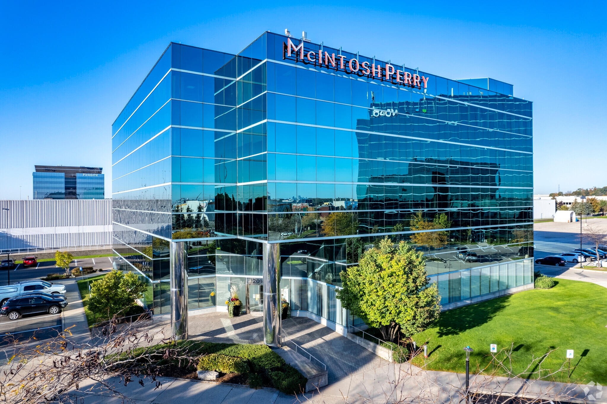 2010 Winston Park Dr, Oakville, ON à louer Photo principale– Image 1 sur 6