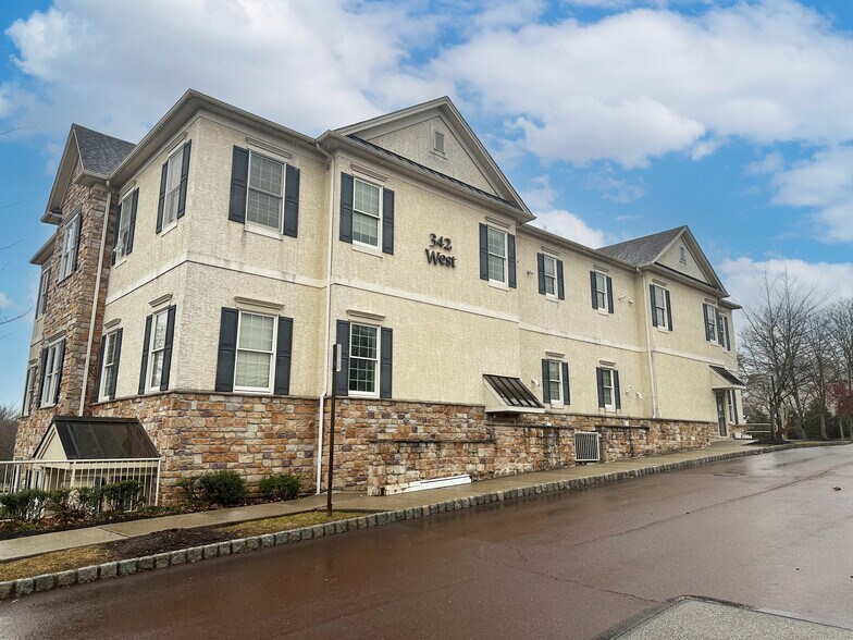 342 W Germantown Pike, Norristown, PA à vendre - Photo de l’immeuble – Image 3 sur 15