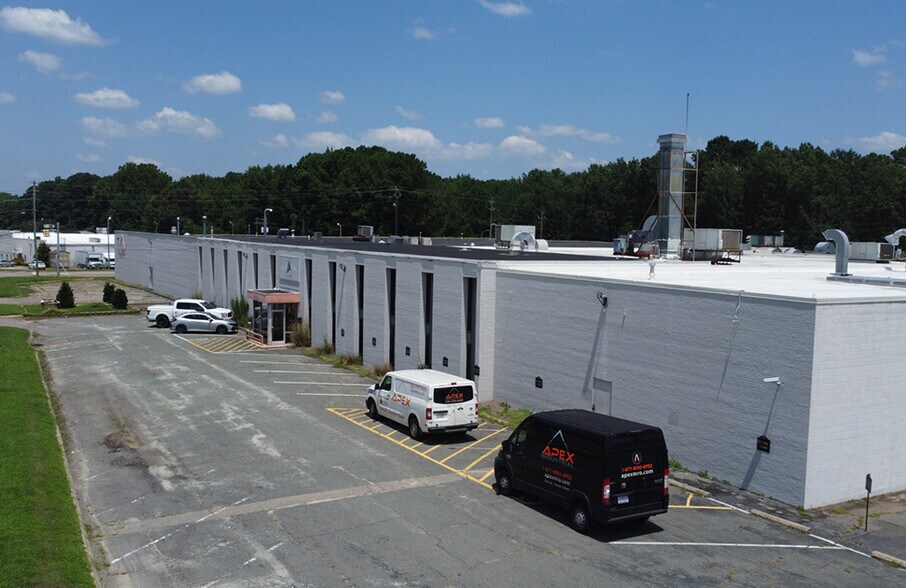 2903 Lee Ave, Sanford, NC à louer - Photo de l’immeuble – Image 2 sur 12