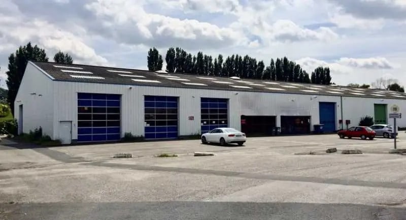 Bureau dans Saint-Étienne-du-Rouvray à louer - Photo de l’immeuble – Image 1 sur 8