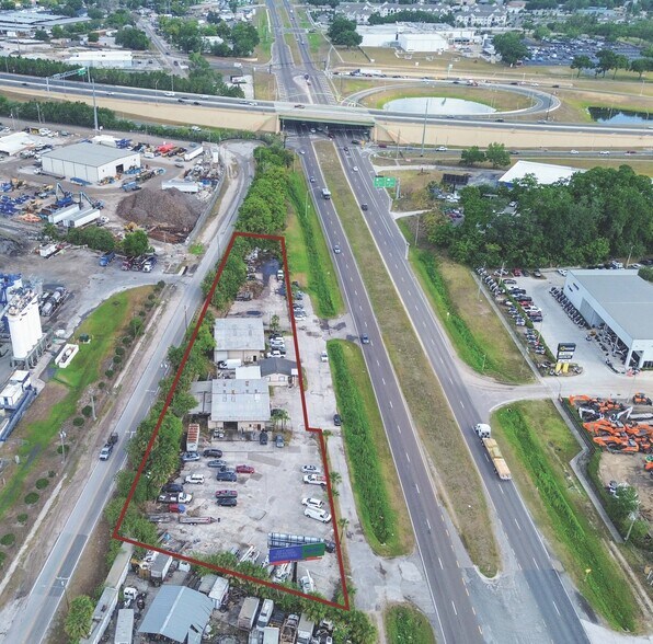 8130 N Orange Blossom Trail portefeuille de 3 biens à vendre sur LoopNet.fr - Photo de l’immeuble – Image 1 sur 10