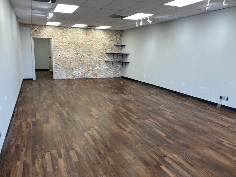 401-435 E 2nd Ave, Owasso, OK à louer - Photo intérieure – Image 3 sur 9