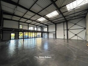 Local d’activités dans Vénissieux à louer Photo intérieure– Image 1 sur 1