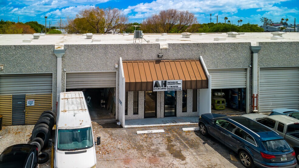 7313 NW 56th St, Miami, FL à vendre - Photo de l’immeuble – Image 3 sur 13
