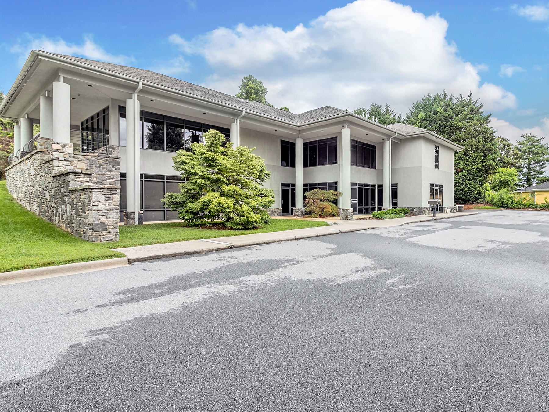 902 Fleming St, Hendersonville, NC à louer Photo intérieure– Image 1 sur 21