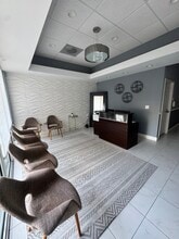 645-710 W Hallandale Beach Blvd, Hallandale, FL à louer Photo intérieure– Image 1 sur 5