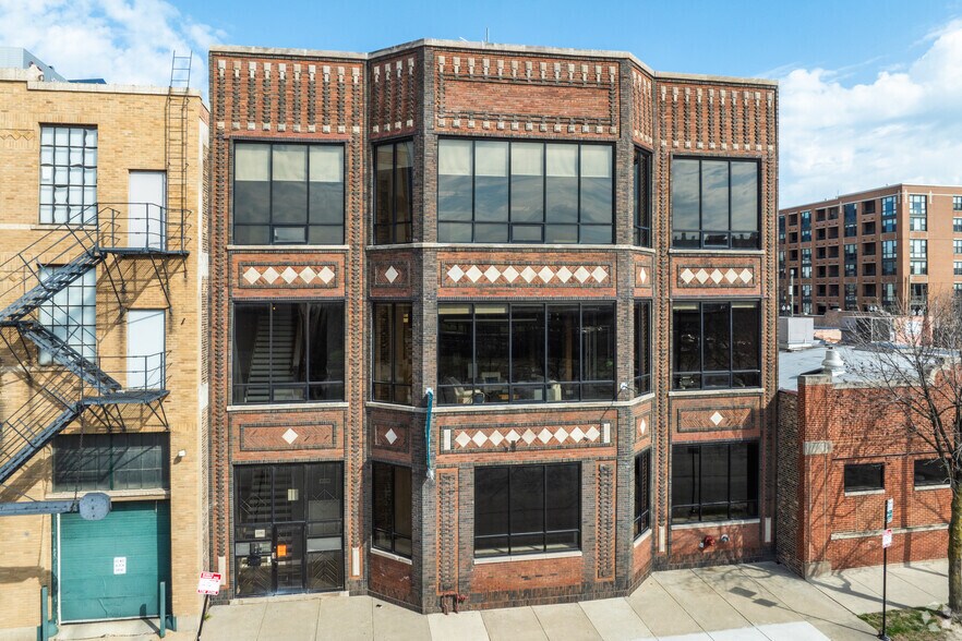 2241 S Wabash Ave, Chicago, IL à vendre - Photo principale – Image 3 sur 98