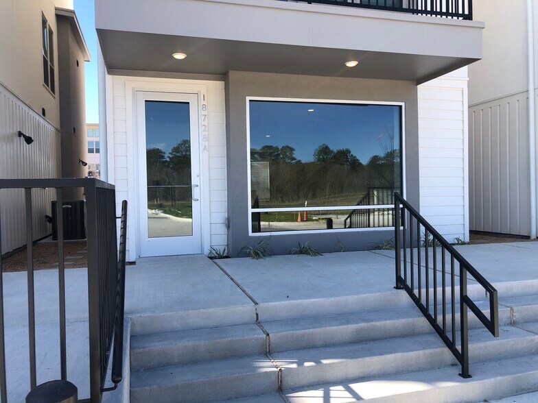 18732 Centro Main St, Shenandoah, TX à louer - Photo de l’immeuble – Image 2 sur 3