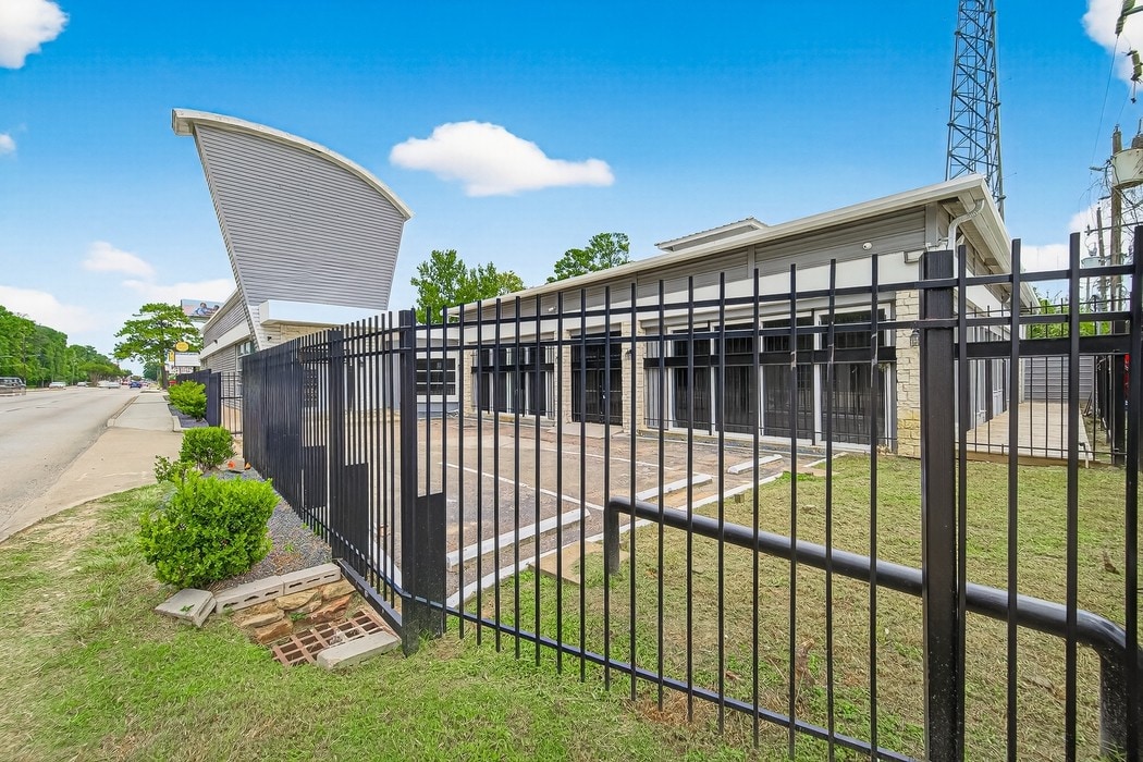 3105 Cypress Creek Pky, Houston, TX à louer Photo de l’immeuble– Image 1 sur 11
